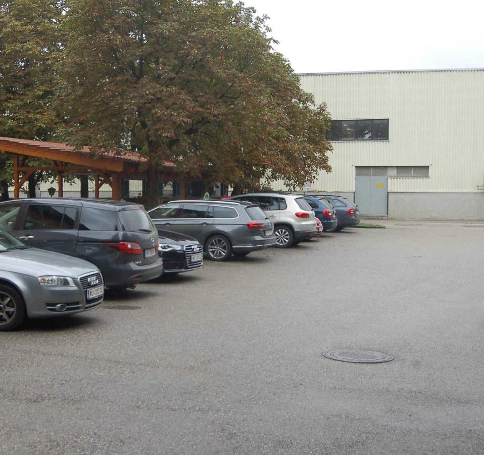 Gasthof Huber Wels Exteriör bild