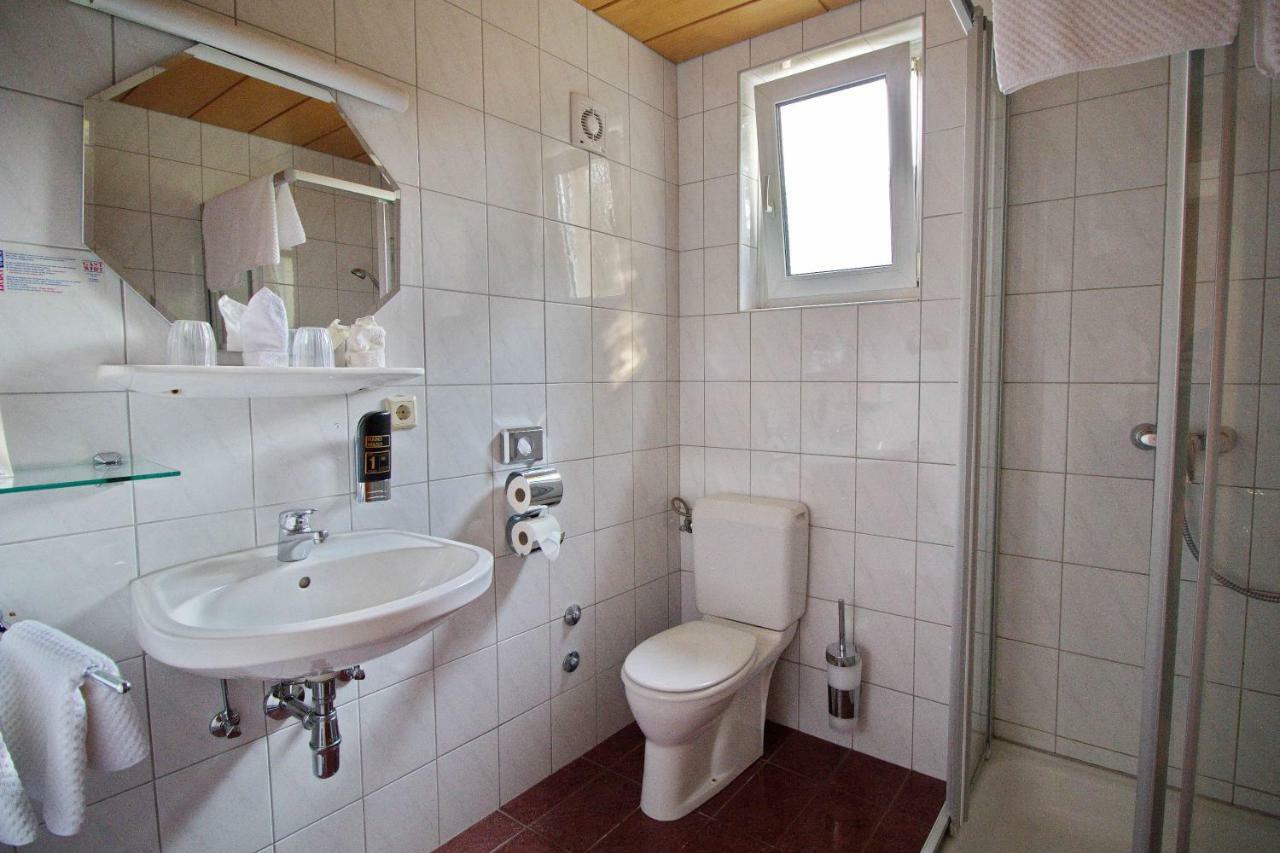 Gasthof Huber Wels Exteriör bild
